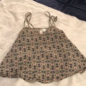 NWOT—cute multi colored floral tank